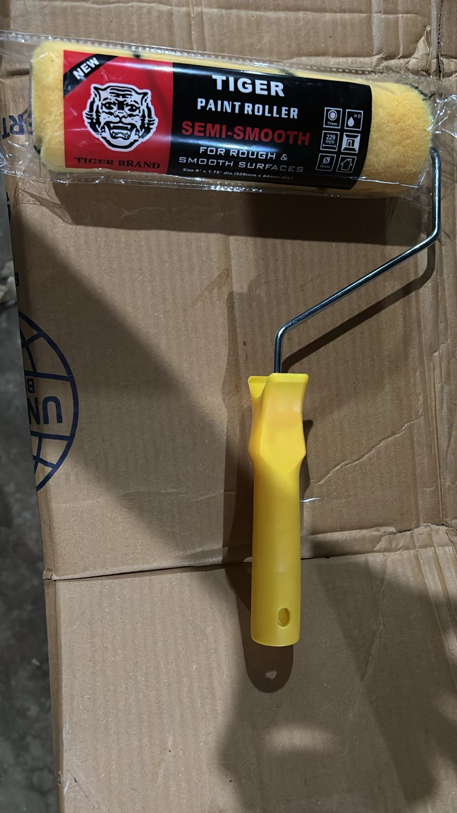 Tiger Professional Paint Roller �9-Inch Semi-Smooth Roller with Handle �Heavy-Duty Wall Painting Tool for Rough & Smooth Surfaces �DIY & Contractor Grade