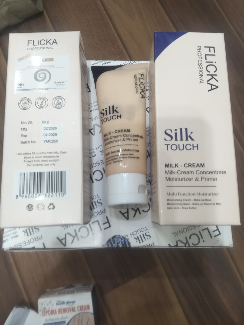 Flicka Professional Silk Touch Milk-Cream �Multi-Function Moisturizer & Primer - 60 gm