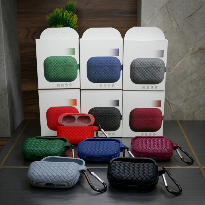 Silicone Case for AirPods Pro / Pro 2 - High Quality Protective Cover - Random Color