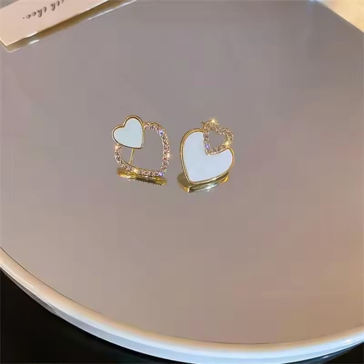 PJT-987 Beautifull Korean Heart Shape Zircon Earrings for Women �Sparkling Black &amp; White Crystal Studs, Fashion Jewelry Gift for Everyday Wear and Special Occasions - White