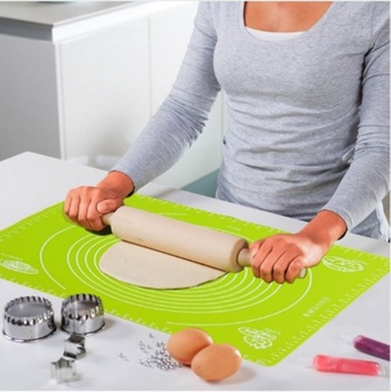 Silicone Pastry Mat �14 Inch Round Non-Stick Baking Mat with Measurements �Food-Grade, Heat-Resistant, Reusable Rolling Surface for Dough, Pizza, Pie, and Fondant (Random Color)